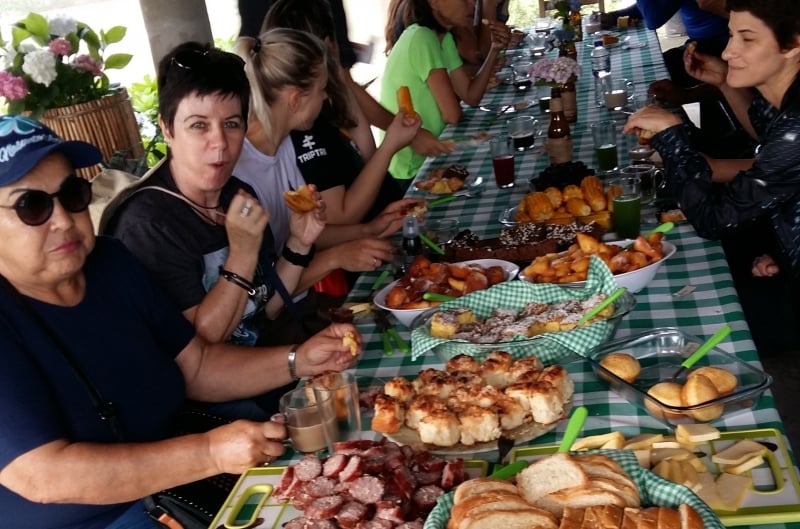 Grupos visitam propriedades rurais e desfrutam da culinária local