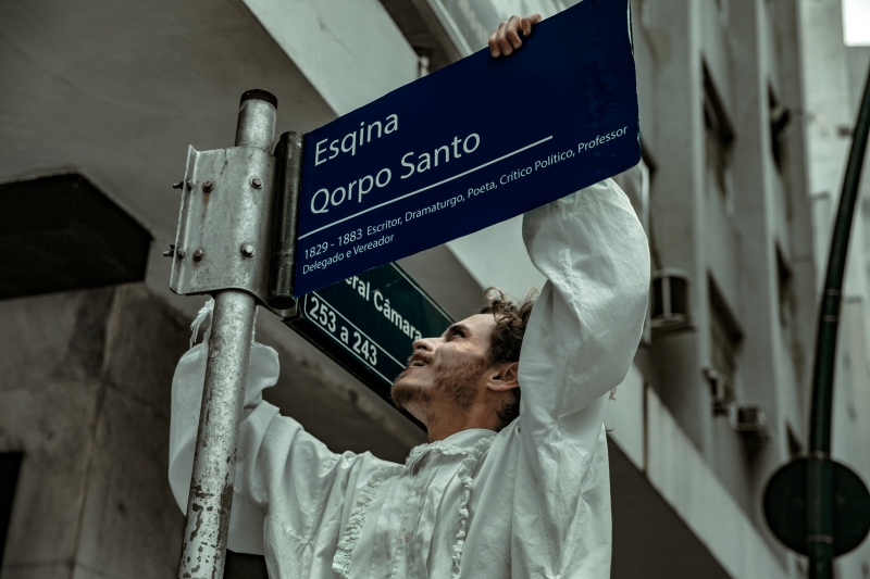 Santo Qoletivo apresenta espetáculo Miscelania Qurioza, sobre o escritor Qorpo Santo
