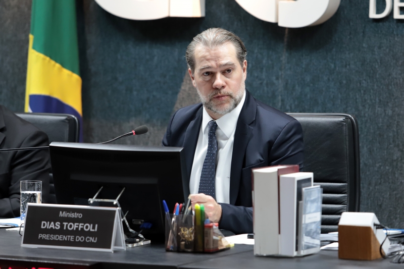 Toffoli, negou seguimento a uma ação contra o aumento de 16,38% aos ministros da Corte 