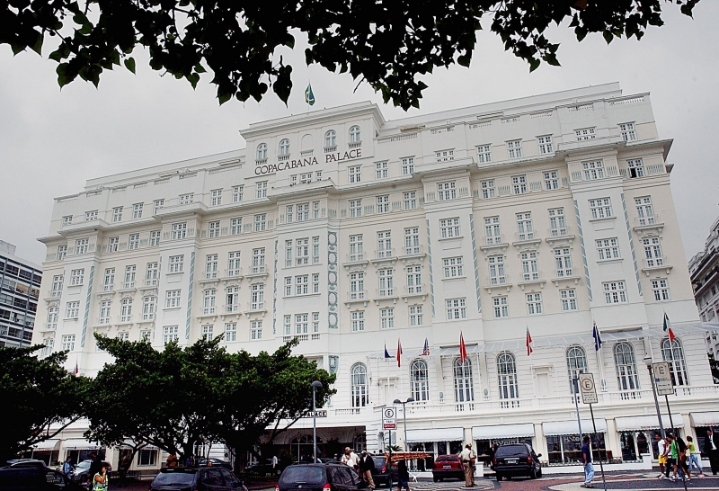 Também foi determinada a interdição para realização de festas no hotel, localizado na orla de Copacabana