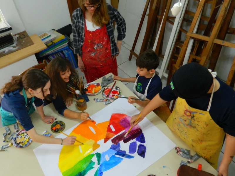 Escola de Porto Alegre oferece oficinas de arte para crianças durante ...