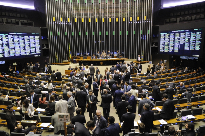 Deputadas ocupam 77 das 513 cadeiras da casa, o equivalente a 15%