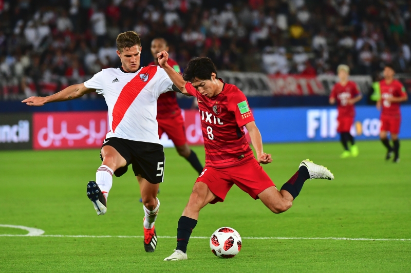 Kashima Antler's midfielder Shoma Doi (R) is marked by Argentina's River Plate Bruno Zuculini during their match for third place in the FIFA Club World Cup football competition at the Zayed Sports City Stadium in Abu Dhabi, the capital of the United Arab Emirates, on December 22, 2018. (Photo by Giuseppe CACACE / AFP)