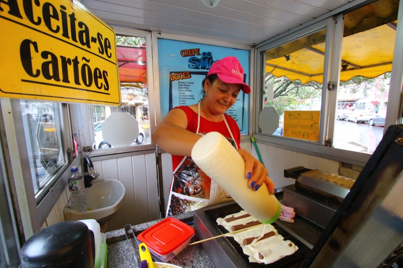 Especial Ver&atilde;o Litoral - Gera&ccedil;&atilde;o E
na foto: Zilda de F&aacute;tima Santos, crepe em Tramanda&iacute;