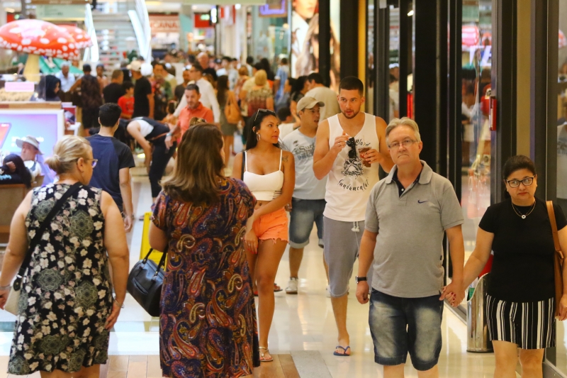 Shopping centers vão adotar horários de domingo; súpers vão funcionar de acordo com cada rede