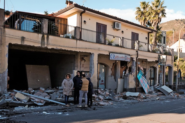 Pelo menos dez pessoas ficaram feridas