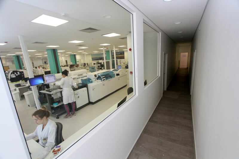 Uma das novidades é que as pessoas podem ver o processamento das amostras dos exames 