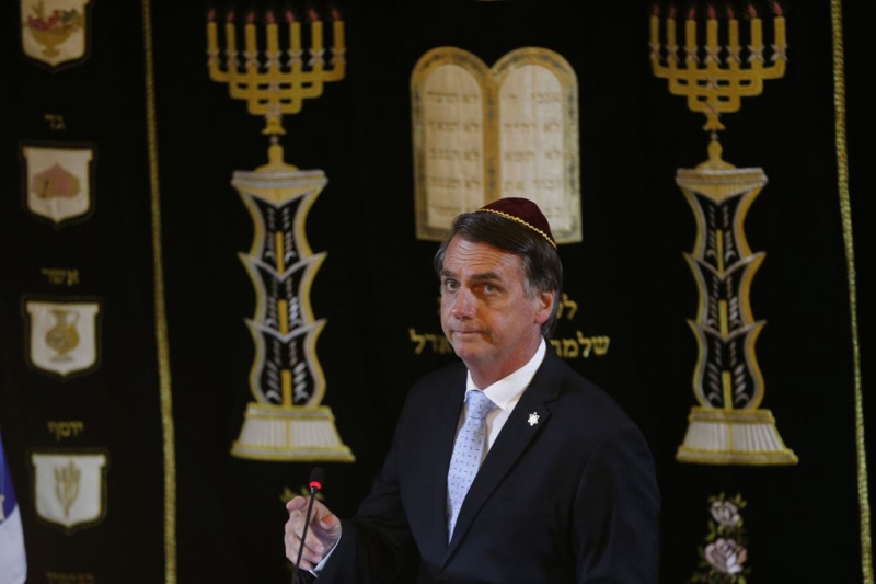 Bolsonaro, que visitou sinagoga em agenda com primeiro-ministro de Israel, lamentou posição