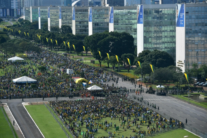 Número é abaixo da estimativa do Planalto, que contava com a participação de 250 mil pessoas