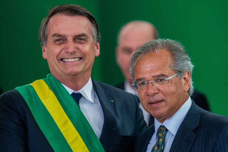 Jair Bolsonaro e o ministro da Economia recebem País com 12 milhões de desempregados