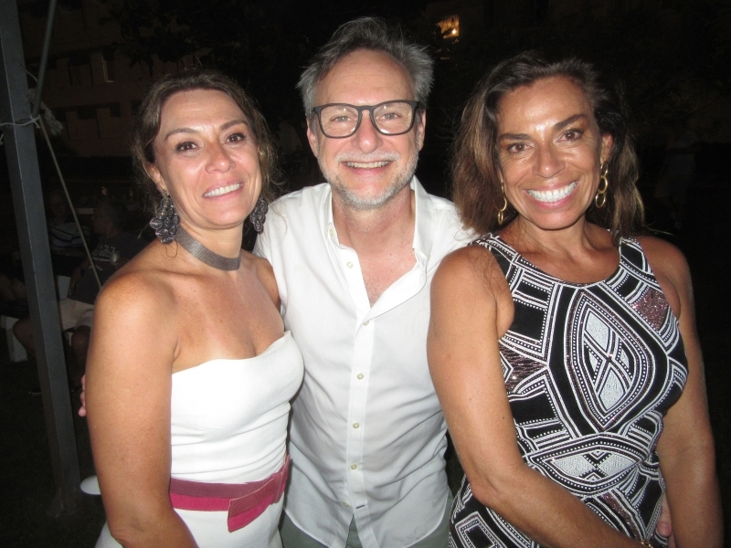 Patricia Martins Nunes com Paulo Pinheiro e Marla Martins no Réveillon do Oásis  