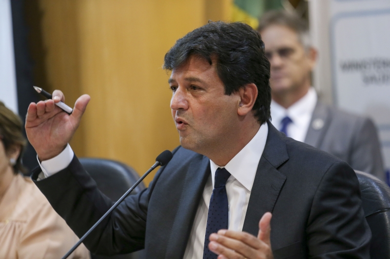 O novo ministro da Saúde, Luiz Henrique Mandetta, durante cerimônia de transmissão de cargo.