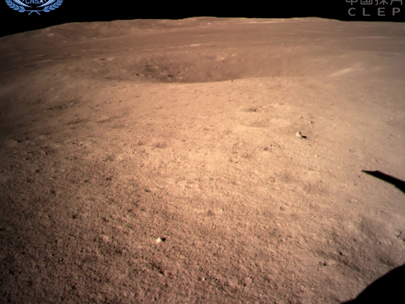 Primeira imagem registrada pela Chang'e-4 no solo lunar