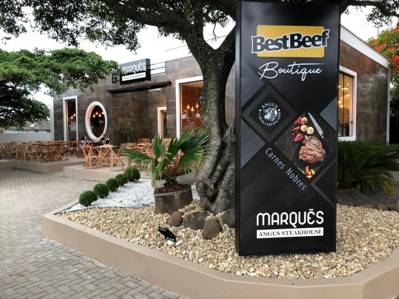 O restaurante Marqu&ecirc;s Angus Steakhouse, inaugurado em dezembro de 2018, fica localizado na avenida Central, 1320, em Xangri-l&aacute; Foto: CL&Aacute;UDIO SANTOS/ARQUIVO PESSOAL/DIVULGA&Ccedil;&Atilde;O/JC