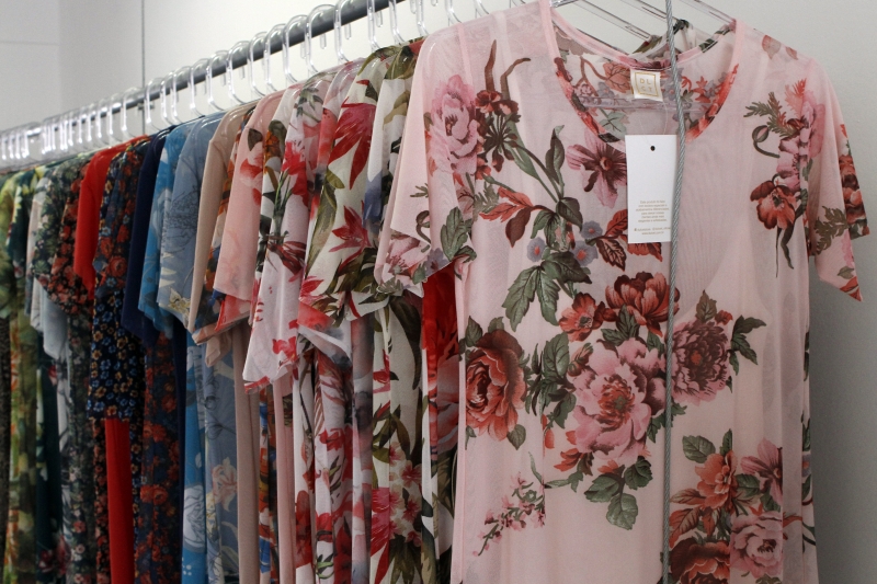 Em 12 meses até outubro, a queda é de 8,4% nas vendas de tecidos, vestuário e calçados