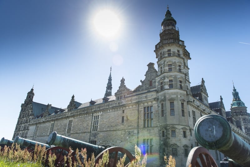 No castelo de Kronborg, em tempos de guerra, canhões guarneciam Dinamarca contra Suécia