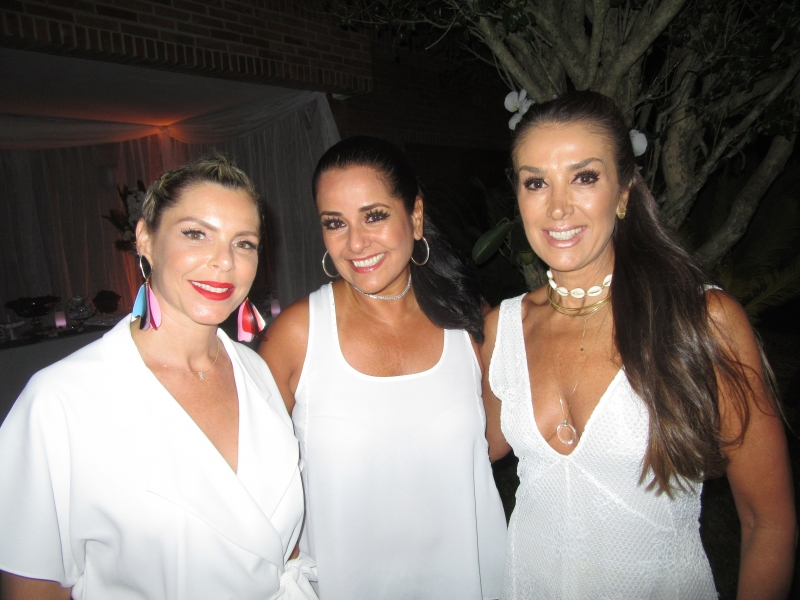 Mariana Chies, Jaqueline Braga e Andrea Moura de Moraes na Festa do Branco promovida por Fernanda e Dody Sirena