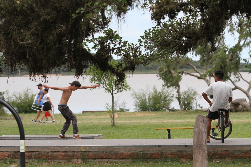 Calçadão do Lami é opção para caminhadas; no Belém Novo, esportes são atração