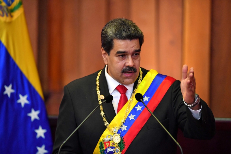 Presidente da Venezuela se irritou quando repórter entregou uma lista com os nomes de 400  presos políticos