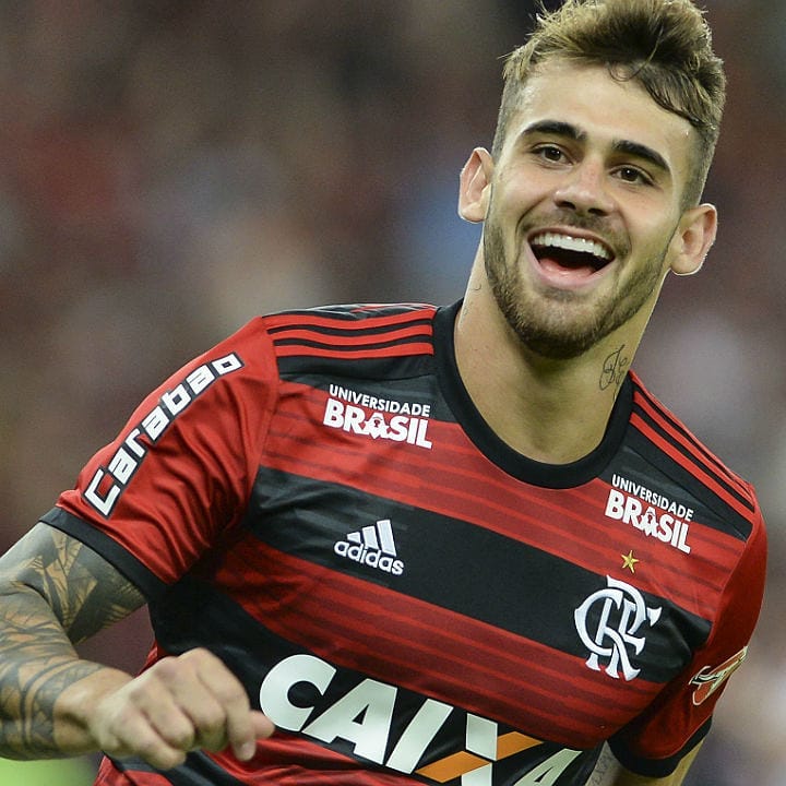 Destaque no Flamengo, jogador não se adaptou ao futebol italiano