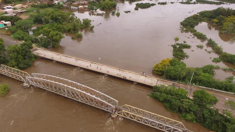 Situação mais grave é em Alegrete; ponte Borges de Medeiros foi fechada devido à alta do rio Ibirapuitã