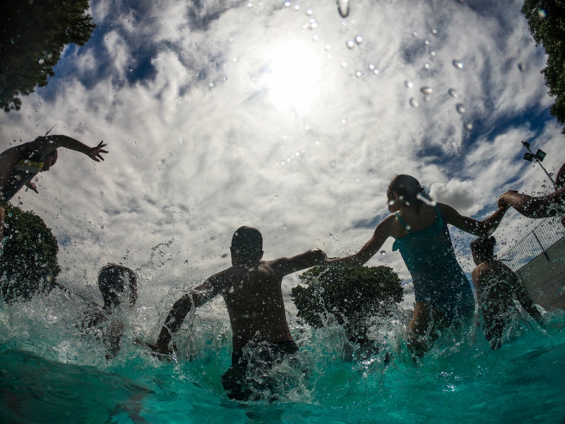 Porto Alegre tem cinco piscinas públicas em diferentes bairros da cidade