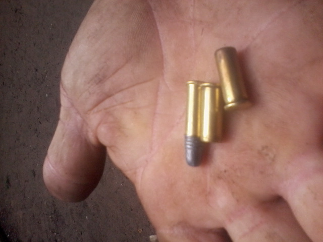 {'nm_midia_inter_thumb1':'https://www.jornaldocomercio.com/_midias/jpg/2019/01/12/206x137/1_cartuchos-8595029.jpg', 'id_midia_tipo':'2', 'id_tetag_galer':'', 'id_midia':'5c3a589c2fc5f', 'cd_midia':8595029, 'ds_midia_link': 'https://www.jornaldocomercio.com/_midias/jpg/2019/01/12/cartuchos-8595029.jpg', 'ds_midia': 'Arado Velho - índios Mbya Guarani acampam em área na beira do Guaíba, na zona sul de Porto Alegre - empreendimento Arado Velho  - cartuchos de projéteis', 'ds_midia_credi': 'GUARANI MBYA/FACEBOOK/DIVULGAÇÃO/JC', 'ds_midia_titlo': 'Arado Velho - índios Mbya Guarani acampam em área na beira do Guaíba, na zona sul de Porto Alegre - empreendimento Arado Velho  - cartuchos de projéteis', 'cd_tetag': '1', 'cd_midia_w': '640', 'cd_midia_h': '480', 'align': 'Left'}