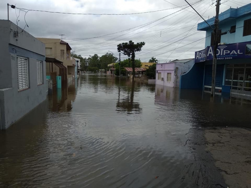 No ápice da chuva, água chegou a encobrir grande parte de Alegrete