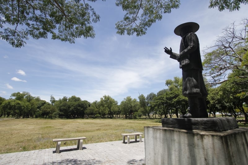 Jayme Caetano Braun eternizado no Parque da Harmonia, local que recebe o Acampamento Farroupilha