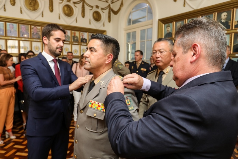 O governador Eduardo Leite participou da cerimônia de posse do novo comando da Brigada Militar