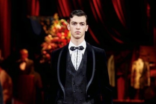 Leonardo Dieter na passarela para Dolce & Gabbana, em Milão