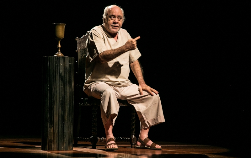 Tonico Pereira na peça 'O julgamento de Sócrates', atração do Theatro São Pedro
