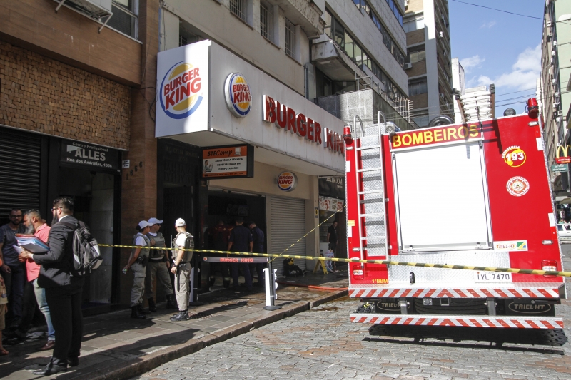 Em 22 de janeiro de 2019, o acúmulo de gordura na coifa causou um incêndio na mesma loja (foto)