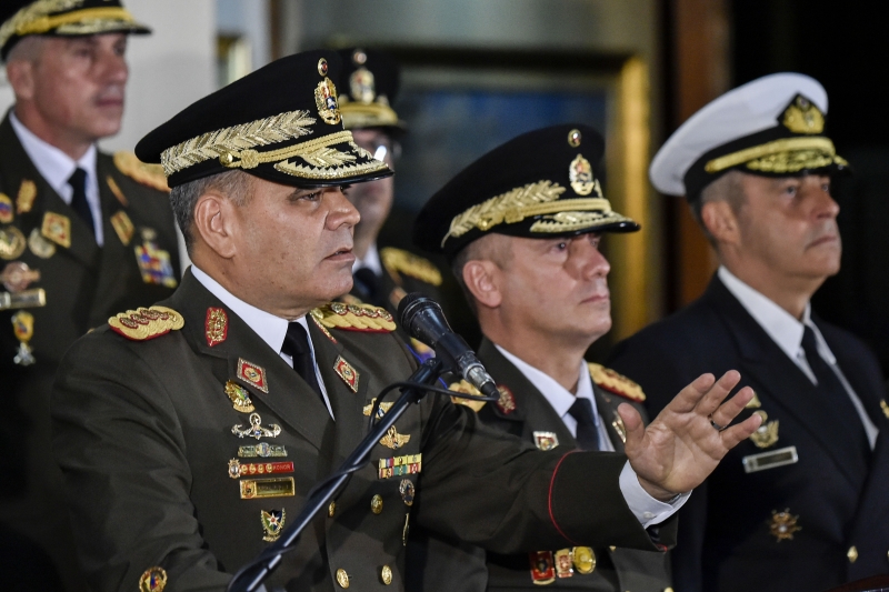 Pelo menos sete comandantes venezuelanos posicionaram-se a favor de Nícolas Maduro