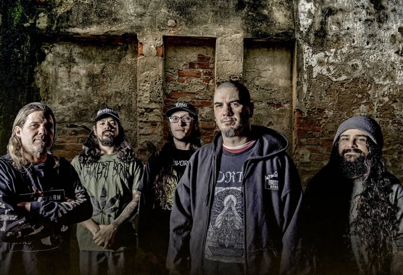 Phil Anselmo &The Illegals se apresentam no Opinião