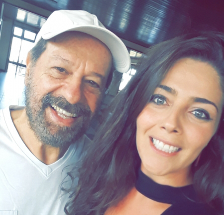 João Bosco com Fernanda Eifler, do marketing do Hotel Araçá