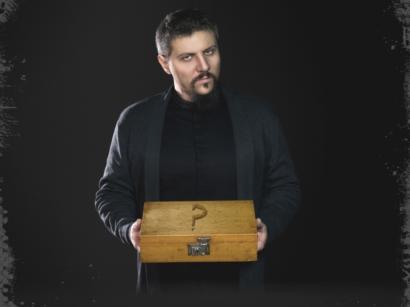 Kronnus se apresenta espetáculo 'Paranormal' no Teatro do Sesc