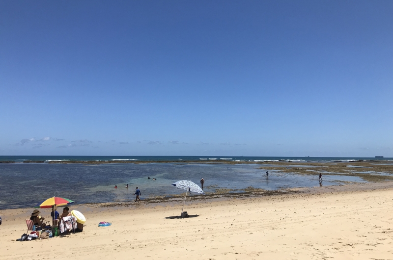 Maré baixa garante banho de mar relaxante