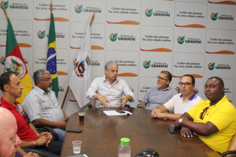 Marco Alba recebeu sindicalistas para discutir futuro da planta