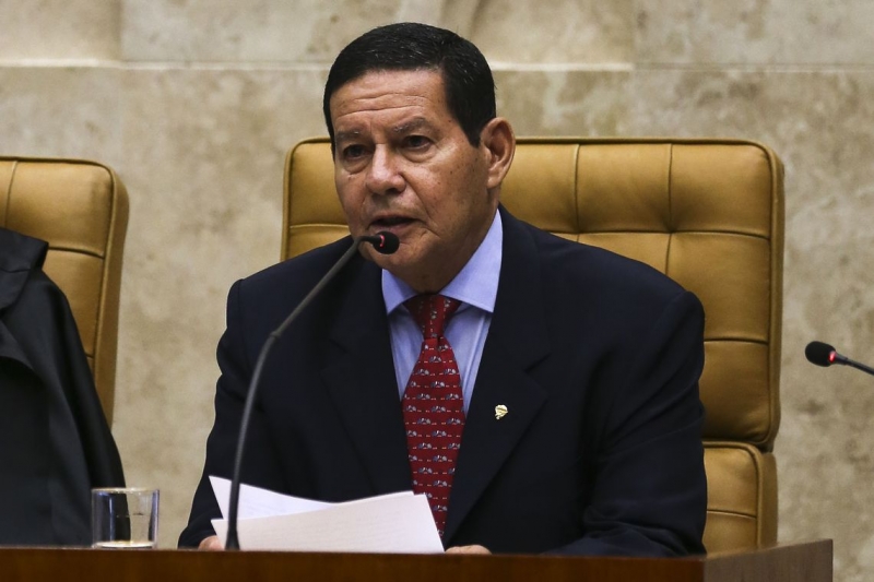 Mourão afirmou que decisão do vídeo foi de Bolsonaro