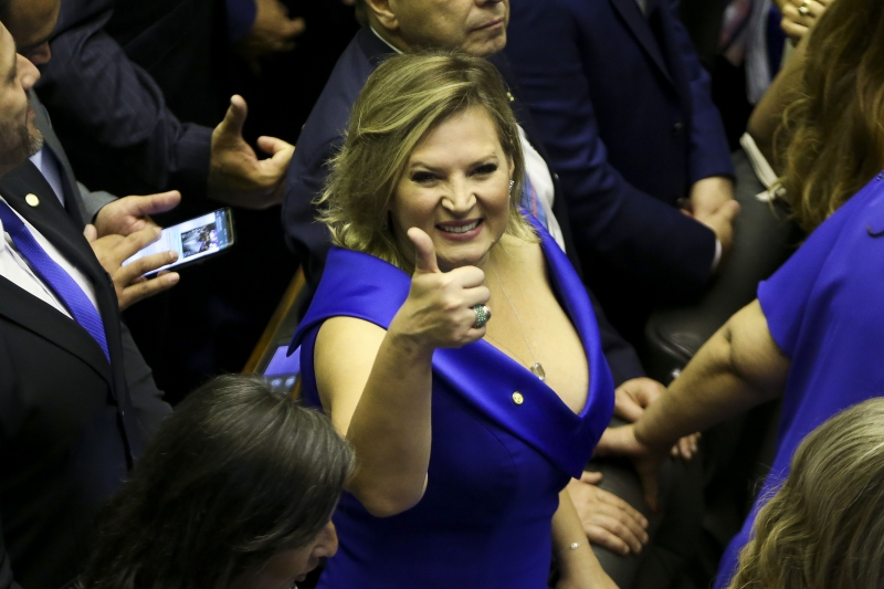 Joice Hasselmann (PSL-SP) posicionou-se via Twitter contra a ex-presidente Dilma