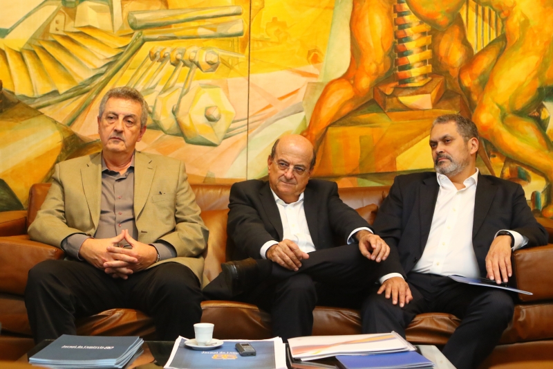 Castanheira (e), Calixto (c) e Bulhões falam sobre os planos da empresa