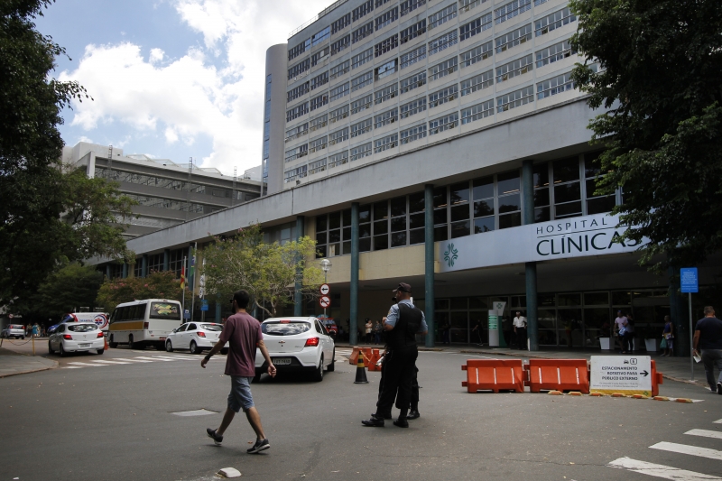 Idosa de 92 anos que estava internada na UTI do Hospital de Clínicas morreu de Covid-19