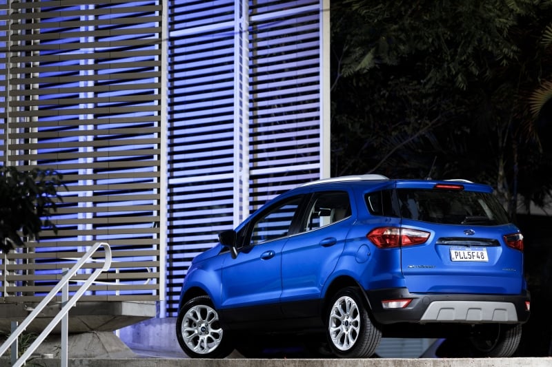 Nova versão Titanium ganha pneus 'Run Flat' e perde um símbolo de estilo: o estepe fixado na tampa do porta-malas