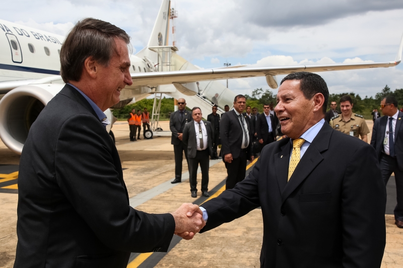 Bolsonaro foi recebido em Brasília pelo vice-presidente, Hamilton Mourão