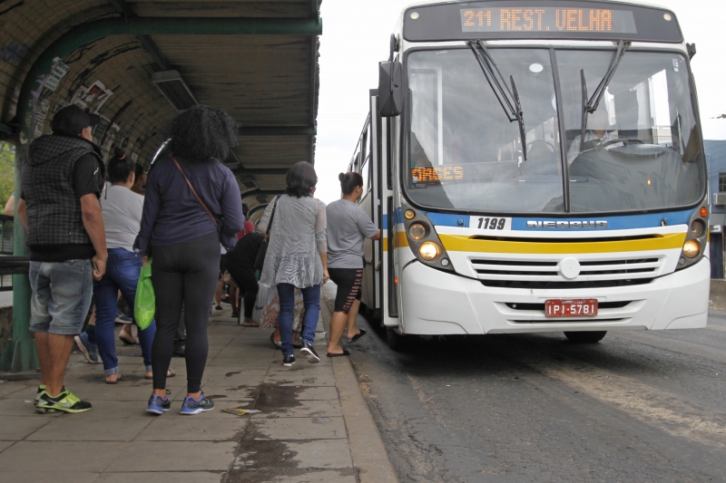 Ônibus, transporte coletivo e aumento de passagem