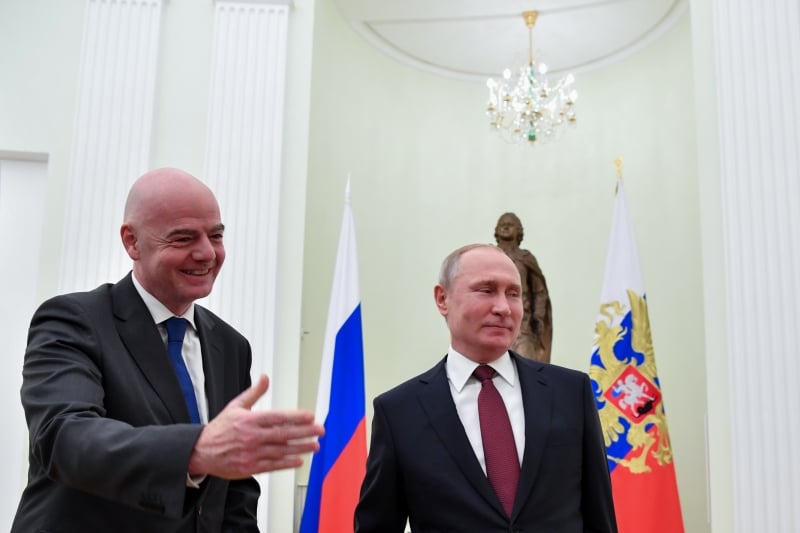Infantino se encontra com Putin na Rússia