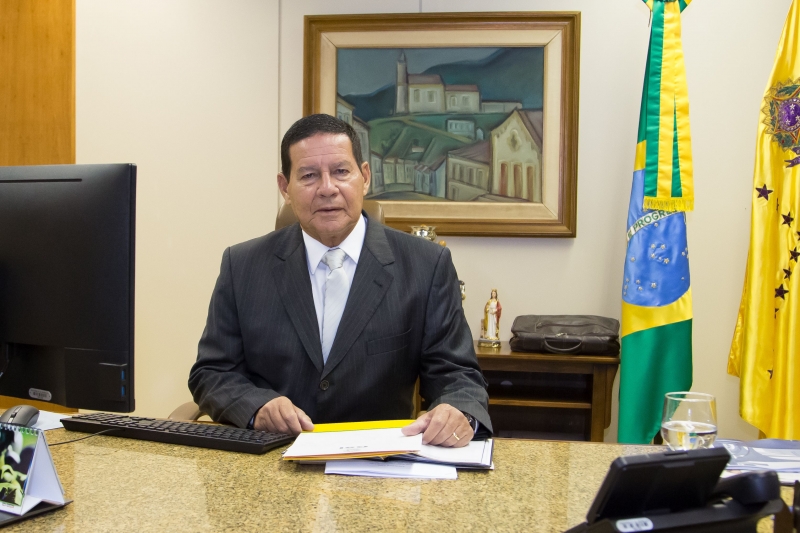 General Mourão, isentou o governo de qualquer responsabilidade sobre a queda de prédios em comunidade