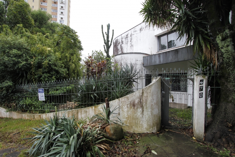 Casa onde o artista viveu com a esposa e os filhos, no bairro Cristal, também abrigou um ateliê