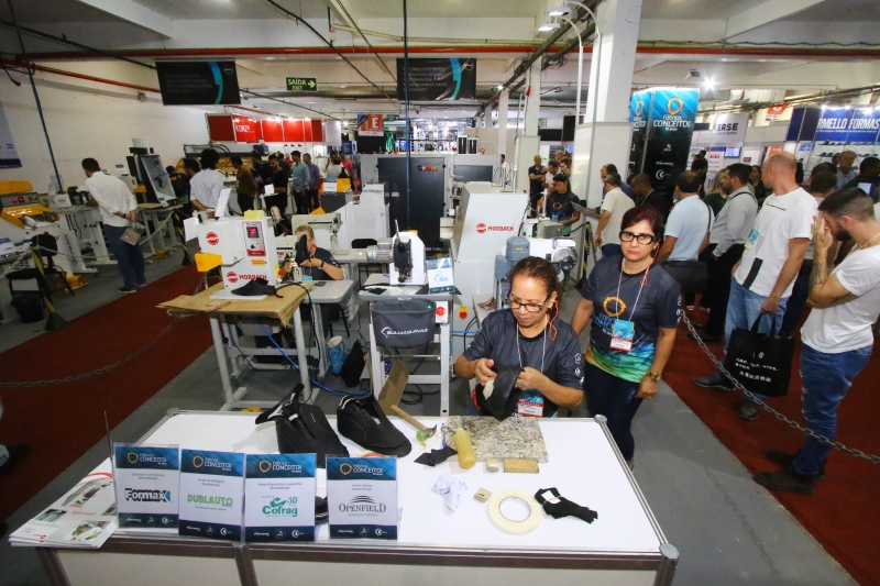 Feira reúne expositores de diferentes estados e de vários países